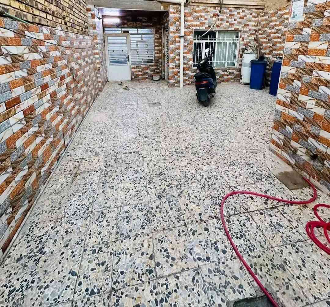 دار للبيع حي المكرمة بال8000 مربعة الحدائق عمود1 طريق كربلاء نجف ينزلك على شارع البيت شارع البيت 10 مساحة البيت بالسند126 طابق ونص عكادة بناء نظيف جدا كاشي وسيراميك وبياض منطقة هادئة وناسهة مرتبة يفيد بالاخص الي يخدمون الزوار شراي عيوني الك مو شراي لاتعبني فدوة للأستفسار اكثر *********** النجف, العراق
