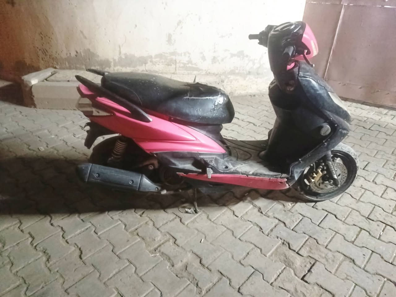 سكنس فحل ام طلعات دراجه يرادلهه ترتيب كلشي موضح بصور وفديوات  بريكات علئ طخ قفل جنطه قفل سترين شلعه معدل دبلات كهربيات كلهه شغاله فقط دشبول العنوان الكاضميه الطي متواجد وتساب سعر350بيهه مجال ***********
