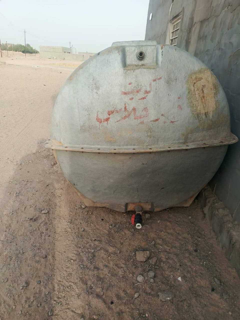سلام عليكم خزان فيبر كلاص جديد. بعده نضيف خمسه أطنان  للبيع السعر 150 مكان. الزبير چويبده ***********
