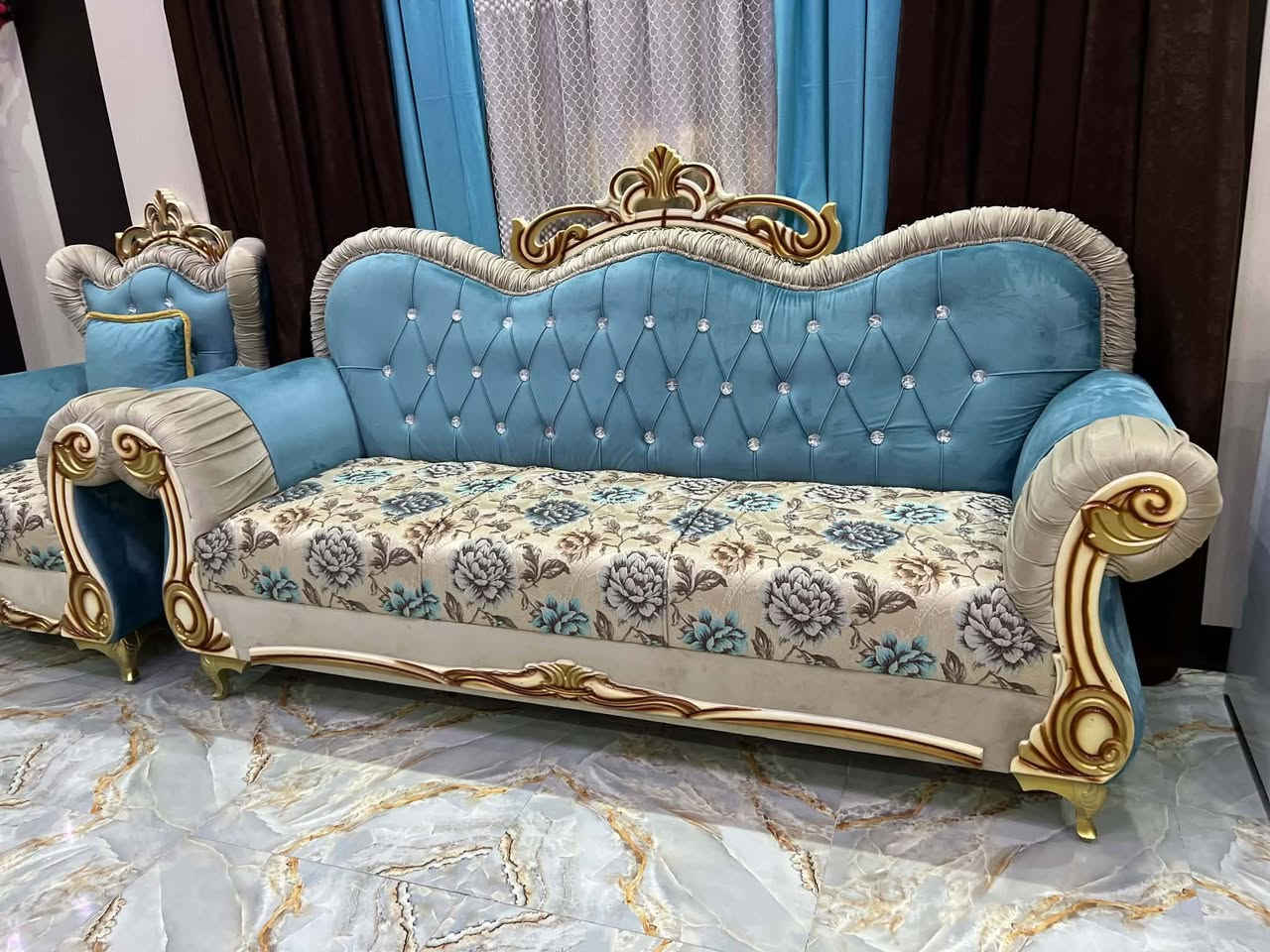 سلام عليكم عندي هذا التخم للبيع بعده جديد بلجيس مامستخدم هوايه شي بسيط  سعره ٩٠٠ الف بي مجال بسيط للاتصال ***********
