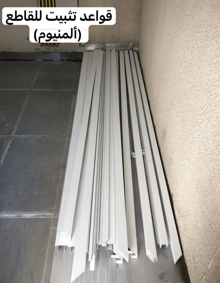 السلام عليكم
قاطع خشب بإطارات المنيوم يستخدم لفصل الغرف+ ابواب عدد ثنين المنيوم للبيع
القياسات موجودة بالصور
المكان حي الاعلام
السعر 500 الف وبي مجال
التواصل على الواتساب الرقم : ***********
