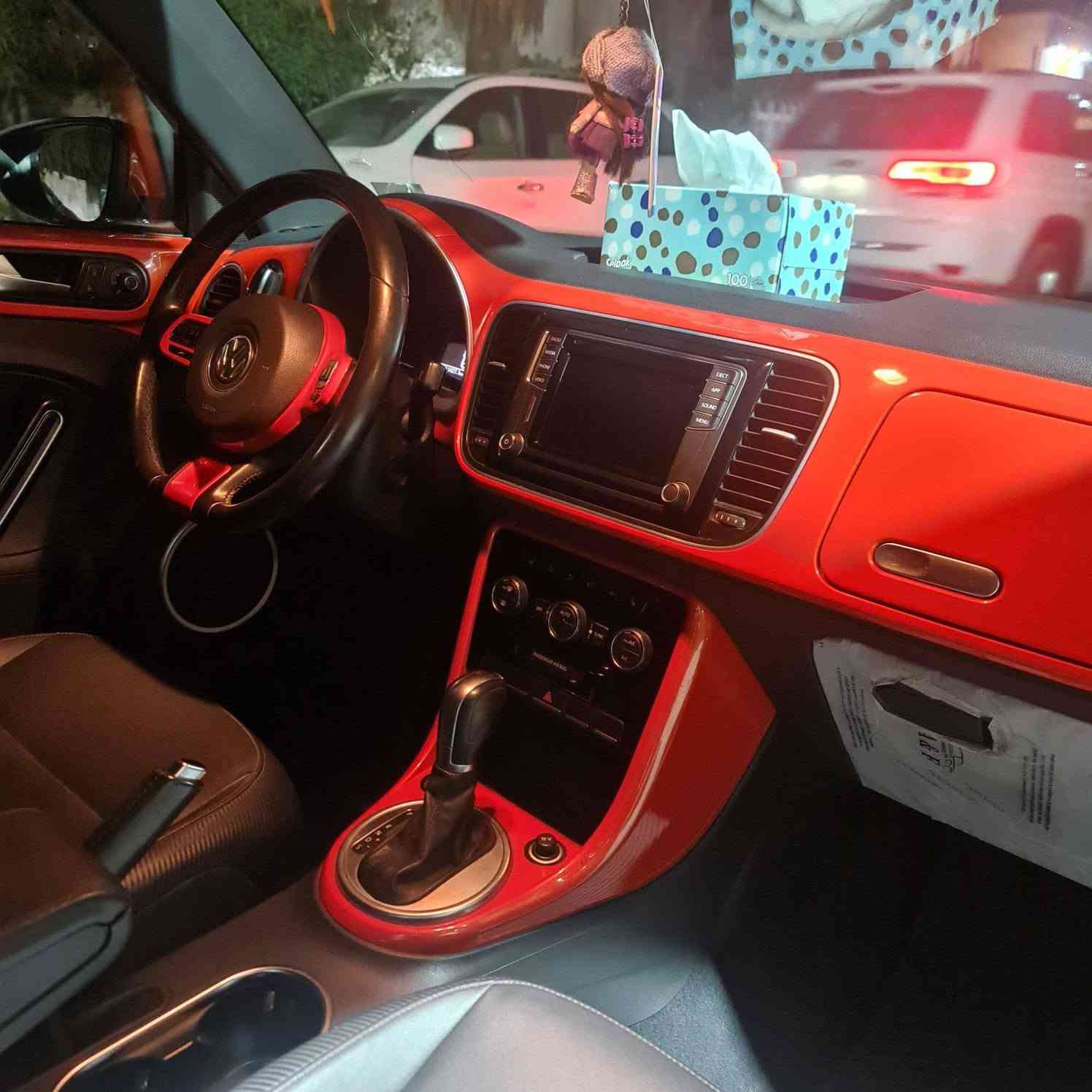 فولكسفاكن  بيتل2019 SE 2.0tsi
للبيع مستعجل، السيارة حادثها جاملغ خلفي ماشيه 73 كيلو، بالعراق صارت بيها طخات بالدعاميات الامامية والخلفية واكو ملاحظات الي يحب يعدل عليها اني ما سويتها لان اريد ابيع والجامة السلايد مفطورة لان وكعت عليها حصوة 
السيارة بضمانتي كير ومحرك وتبريد، السيارة بانورما، شاشة كبيرة، تدفئة كشنات، هيتر بلمري، هيتر جامة خلفية، نقاط عمياء، رادار خلفي توقف ذاتي، سستم صوت عالي، مع باقي مواصفاتها المعروفة والي يجي يشوفها غير عن الصور، 
سعر السيارة 110$ بي مجال رقم بغداد مشروع وطني، مكان السيارة بغداد - الاعظمية
***********
