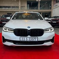 Bmw 530 مديل ٢٠٢٣ موصفات  بلكن ثلاثة انضمة هايبرد بانزين كهرباء  كفالة...