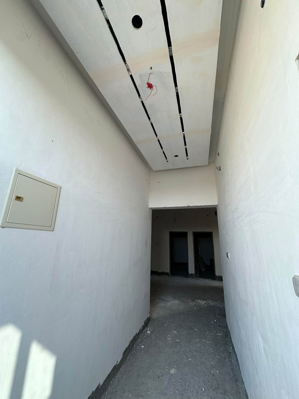 🏠 دار سكن للبيع – طابقين
📍 العنوان: البصرة – البهادية
📐 المساحة: 150 م²
📜 نوع الطابو: وقف سني، مسجل أصولي 100%

🔹 الطابق الأول:
• ديوان
• صالة
• مطبخ
• غرفتين منام
• صحيات داخلية وخارجية

🔹 الطابق الثاني:
• 3 غرف منام
• غرفتين منام عادية
• غرفة سويت
• طالة
• مطبخ
• صحيات

💰 السعر: 170 مليون قابل للتفاوض

📞 للاستفسار: ***********

