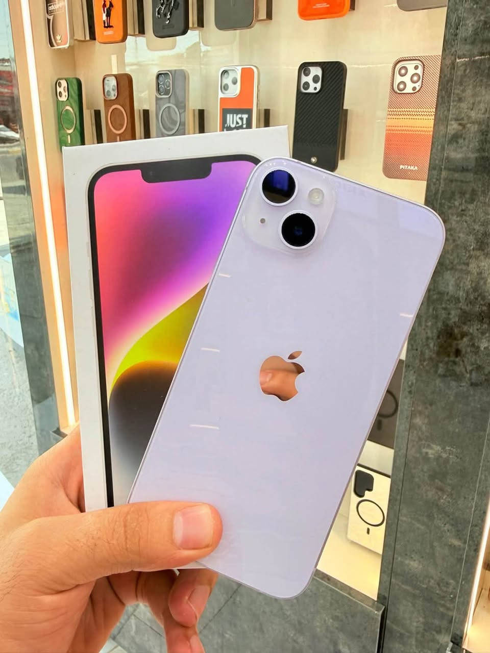 ايفون 14 بلاص لون بنفسجي نظافة ١٠٠٪؜  هو وجديد سوى زلخ واحد مابي نموذج m الذاكرة ١٢٨ البطارية ٨٤ بلادي وتربروف 
بلحاسبة كلة نورمل بي ضمان من مركز 5️⃣ ايام اي خلل يستبدل 
كامل ملحقاتة + 🎁 لزكة وكفر وفلتر سماعات 
🔥🔥السعر 575 الف 🔥🔥 
⭕️ يتوفر اقساط على منصة الرافدين ⭕️
مكاني السيدية شارع علوة مقابل مدرسة حلم الغد 
واتساب 📞 ***********.     مركز اليمان.

نص مكتوب في الصور:
- 05:17
- حالة البطارية والشحن
- كما هو الحال مع البطاريات القابلة لإعادة الشحن، بطارية الهاتف قابلة للاستهلاك وتصبح أقل فاعلية مع الوقت. معرفة المزيد...
- الحد الأقصى للقدرة
- 84%
- هذا قياس لقدرة البطارية مقارنة بقدرتها عندما كانت جديدة. قد تتسبب القدرة المنخفضة بتقليل ساعات الاستخدام بين عملية الشحن والأخرى.
- أقصى قدرة للأداء
- ستساعد الأنظمة المضمنة في النظام والمكونات في تخفيف آثار الأداء التي قد تلاحظها أثناء التقدم الكيميائي في عمر بطارية iPhone.
- شحن البطارية المحسن
- للحد من استنزاف عمر البطارية، يتعلم الـ iPhone من عادات الشحن اليومية، بحيث ينتظر ولا يتجاوز 80% حتى يحين موعد حاجتك إلى استخدامه.
- الشحن بالطاقة النظيفة
- في منطقتك، سيحاول iPhone التقليل من البصمة الكربونية من خلال انتقاء وقت الشحن الذي تتوفر فيه كهرباء بانبعاثات كربونية منخفضة. يتعلم iPhone من عادات الشحن اليومية، بحيث لا يشحن بالكامل حتى يحين موعد حاجتك إلى استخدامه. معرفة المزيد...