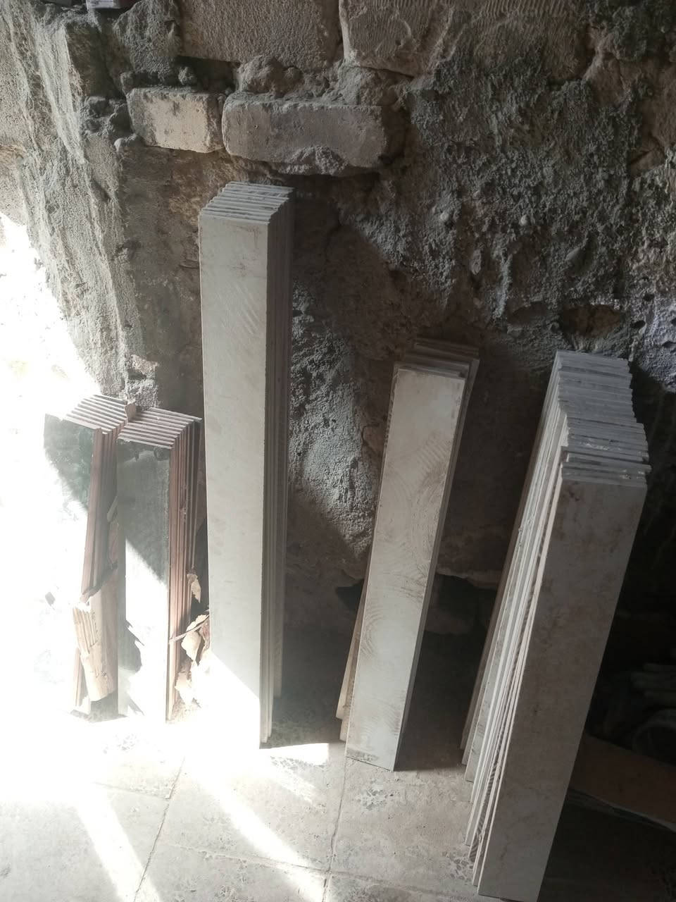 سلام عليكم سراميك للبيع بورسلين كارتونين + قطعتين مرمر + أزاره اسود وابيض ***********
