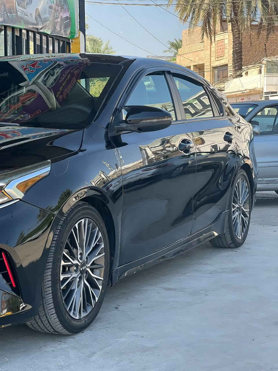 🚗🔥 Kia Forte GT-Line 2022 – فول فول | مواصفات 1/1 🔥🚗
سيارة شبابية + تجهيزات كاملة + نظافة

━━━━━━━━━━━━━━━

📊 الموديل: 2022
🎨 اللون: أسود 🖤
📈 الممشى: 53 ألف ميل (قابل للزيادة)

━━━━━━━━━━━━━━━

💎 أهم المواصفات والتجهيزات:

✔️ فئة GT-Line فل كامل 👑
✔️ محرك 2000cc (قوي + اقتصادي) 🔥
✔️ 3 وضعيات قيادة (Drive Mode) 🏁

✔️ رادار أمامي + تحديد مسار 🚗
✔️ نظام النقطة العمياء + مانع انزلاق
✔️ أنظمة أمان متكاملة

✔️ تشغيل بصمة + تشغيل عن بعد 🔑
✔️ دخول ذكي للأبواب
✔️ فتحة سقف 🌤️

✔️ شاشة كبيرة + Apple CarPlay 📱
✔️ أوامر صوتية
✔️ كاميرات 360 درجة 📷

✔️ سماعات Harman – صوت نقي 🎵
✔️ داخلية جلد مختم GT-Line 🖤
✔️ كرسي كهرباء (3 وضعيات)

✔️ تبريد + تدفئة مقاعد ❄️🔥
✔️ تبريد منفصل (مناخين)

✔️ أضوية LED أمامي وخلفي ✨
✔️ إشارات بالمرايا + Back Light LED
✔️ شباك Piano Black + Projector

━━━━━━━━━━━━━━━

🛠 الحالة بكل شفافية:

✔️ نظافة عالية جداً ✨
✔️ استعمال مرتب
✔️ جاهزة للاستخدام بدون صرف
✔️ الفحص مرحب به

━━━━━━━━━━━━━━━
*********** للتصال رقم الهاتف

