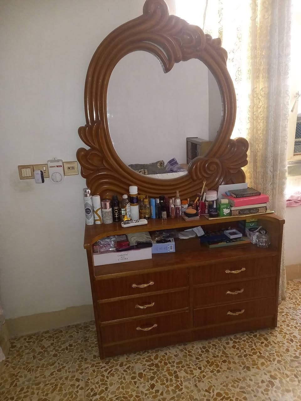#للبيع غرفة نوم نظيفة جدا خشب عراقي مكونة من ٧ قطع ... للتواصل الاتصال على الرقم
*********** 

أو التواصل على الواتساب
