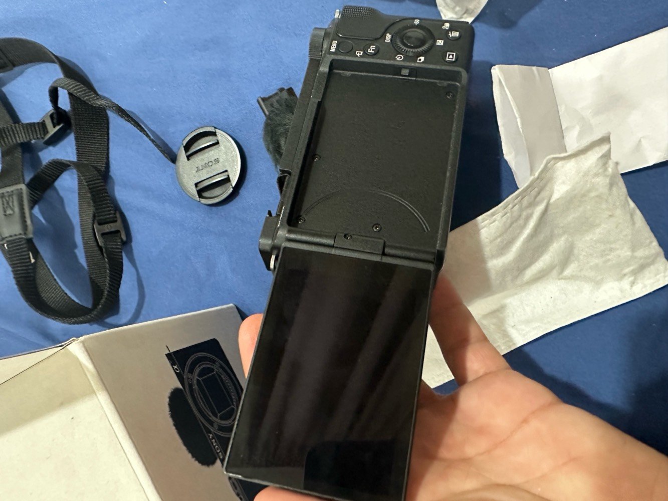 كامرة Sony zv e10 ii للبيع
الكامره مستعمله قليل جدا 
نضافتها 100‎%‎ حالها حال الي بالباكيت
باكيتها ووصل الشراء وملحقاتها كامله
السعر 1،100،000 دينار
بغداد الغزالية ***********