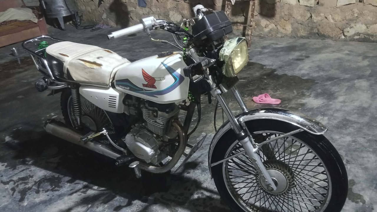 دراجه اربعه كير للبيع اوراق اصولي محرك نضيف مامفتوح برغي اسعر 600 وبيهه مجال المكان نجف عامود 130 عله شارع كربله الستفسار ***********

