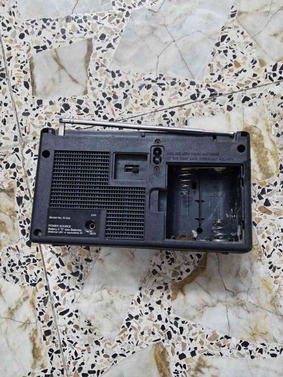 سلام عليكم للبيع نضافه ميه بالميه متروك صارله سنين ابيعه فحم السعر ٥٠ الف مكاني بغداد العبيدي شارع الجامع وهذا رقم تليفوني ***********
