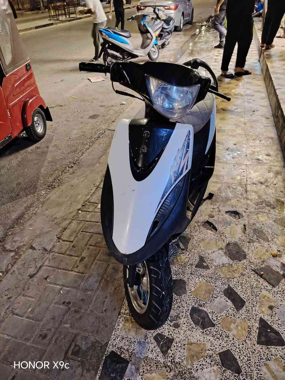 700وبيهاا مجاال
الدراجه مفتوحه كلجات وقايش
كلشي بيهاا شغال
***********

نص مكتوب في الصور:
- HONOR X9c