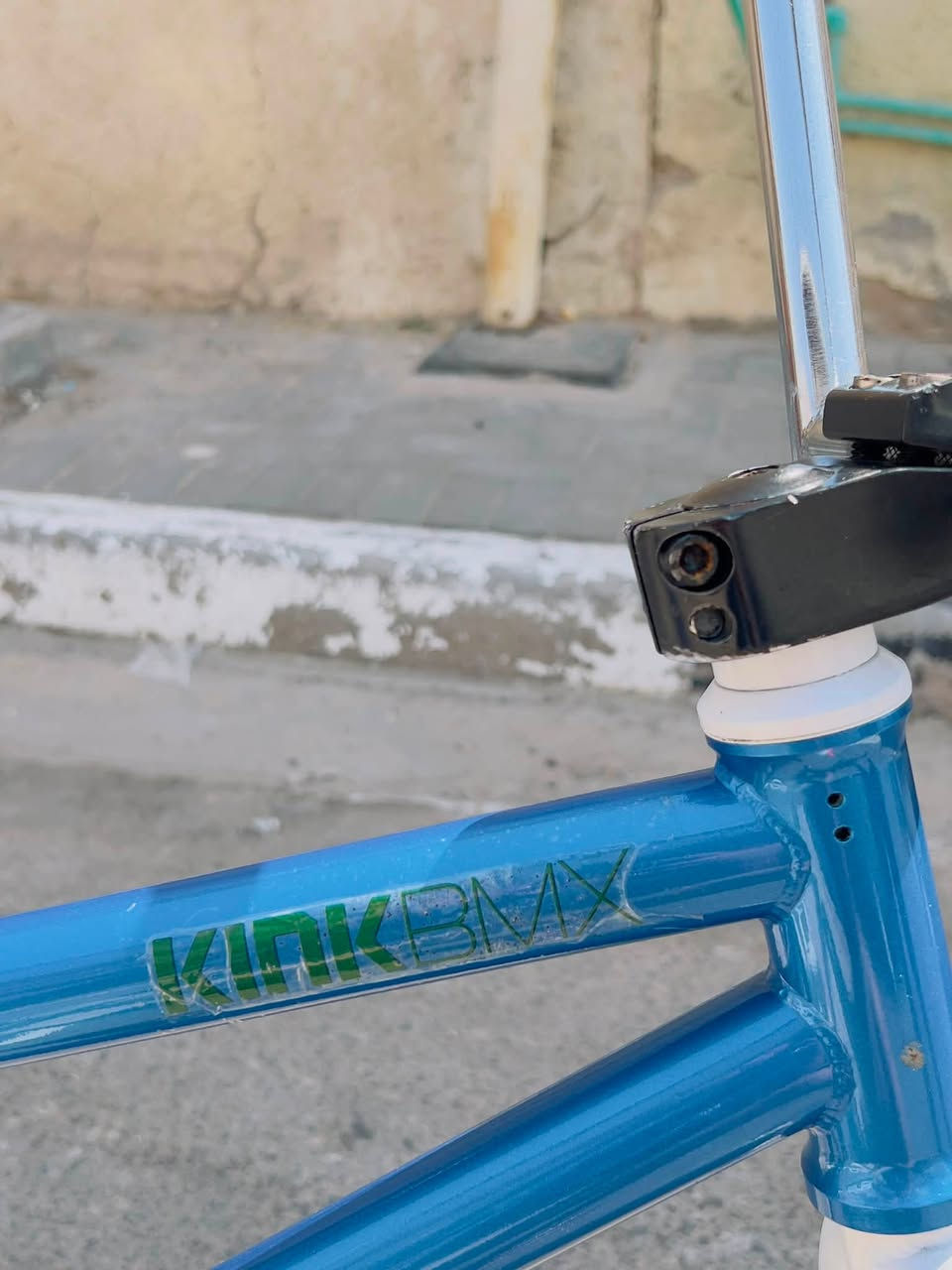 السلام عليكم
بايسكل BMX للبيع نوعيته KINK BMX  بايسكل مال استعراض (حركات)
كلش قوي تايراته لون ابيض بلادي والجسد نظافته فول الاستيرن اربع قطع والمكاين شوفنك. السرج أصلي وكله بوربرنك مابي صجم سعره 275 الف
للاستفسار ***********  الي مايعرفلهن لايكسر بالسلعه
