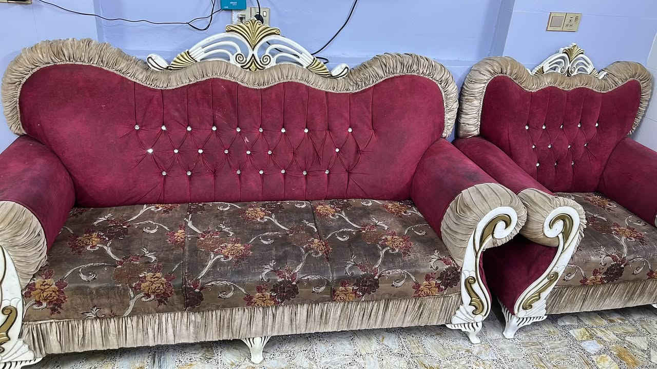 تخم 10 مقاعد درجه اولئ بي ضرر بسيط واحد من الكراسي رجلة مكسورة للبيع مكانة بغداد. البلديات ***********
