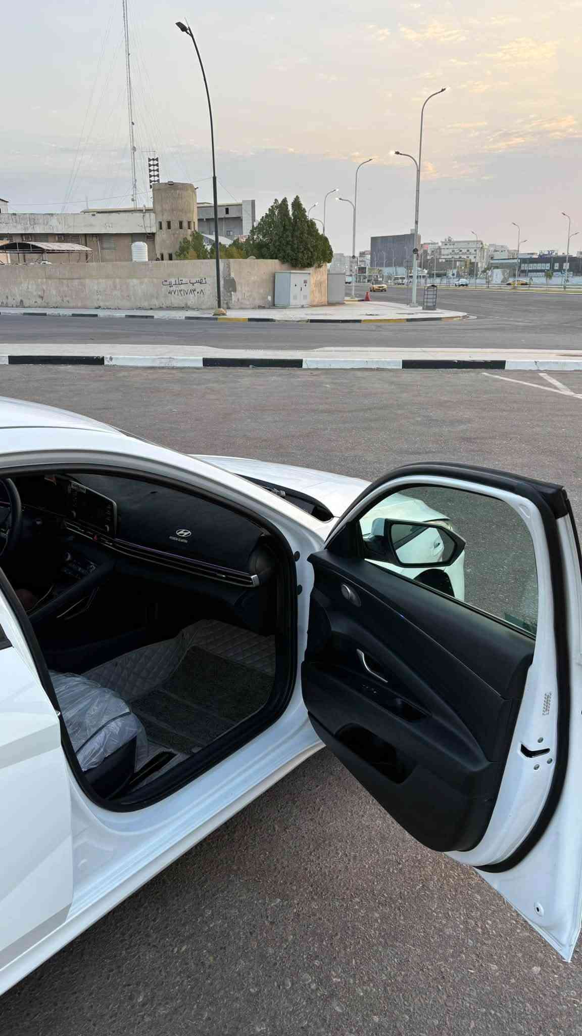 سلام عليكم النتره وارد امريكي هايبرد مديل ٢٣ بيها قطعتين تبديل و صبغ  السياره جديده ما ناقصها اي شي السعر مناسب باقي التفاصيل بلخاص  رقم الهاتف ***********
