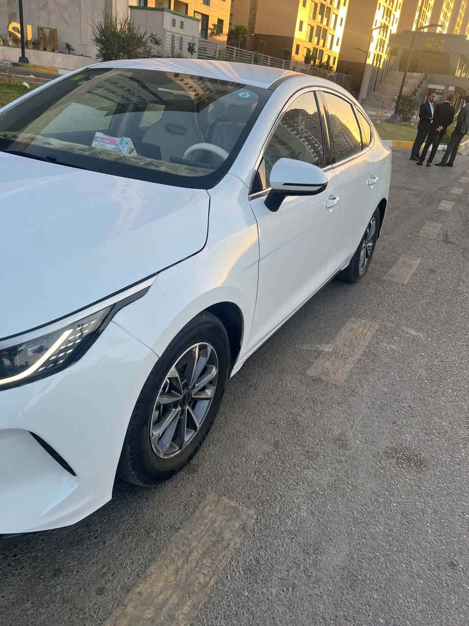 BYD Destrour 2025
السلام عليكم بي واي دي دستروير للبيع
سنة الصنع 2025
سنويه 2030
رقم بغداد انكليزي
كير مكينه مكفول
تبريد فوول 
#
#مواصفات سياره 
كير موس المرغوب
سترين  تحكم عالي ناصي
اشاير بالمري 
بصمه 
كامره امامي وخلفي
ابواب بصمه
شاشه كبيره قلاب
تحكم استيرن
ثلاث انظمة قياده
تحكم تبريد بالستيرن وبشاشه
مثبت سرعه
كشنات جلد رياضي سبورت المرغوب
وبعد بيه مواصفات 

#الملحقات
دوشمة الارضيه جلد 
دوشمة الجنطه جلد
فرشه ع دشبول
شاحن كهربائي 
بم نفخ للتاير + فوم غير مستخدم
اشاره مروريه
الكشن الخلفي مغلف لايلون
ارضيات لون اسود 
غلاف ستيرن خياط لون ابيض الاصلي 

#الملاحظات
سياره بيه ضربه جاملغ الامامي جهة السائق وطارف البنيد بدون دواخل ومصلحه ومعدله 
وبيه بارد يم قبق بانزين مقدار شبر 

سياره ماشيه 41 الف الكلي

#العنوان
بغداد الكرخ حي جهاد 

#رقم الهاتف
***********. بي واتساب

#السعر 18مليون و800الف دينار عراقي

بيه مجال بسيط حك جيه
