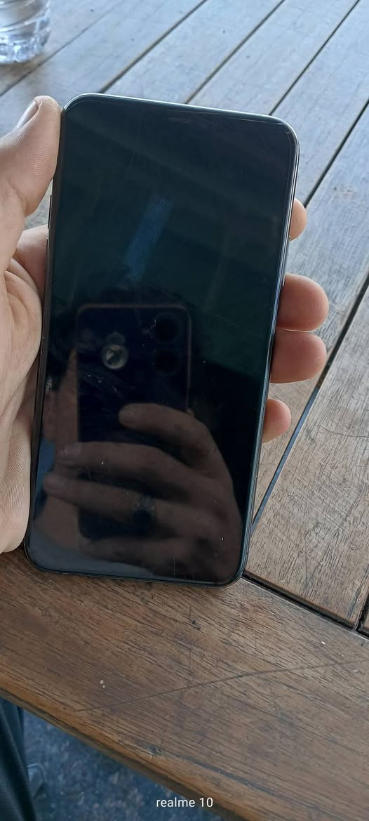 للبيع 11 برو ماكس 
فقط مبدل بطاريه 94
جهاز نضيف 
320
واتساب ***********
