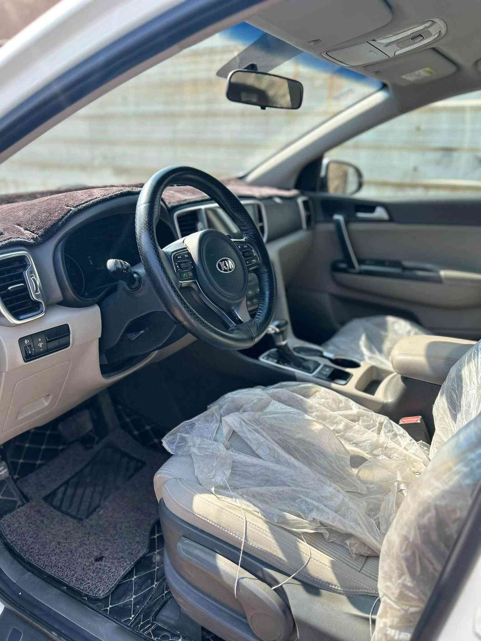 كيا سبورتج موديل 2018

وارد خليجي بدون حادث كفالة عامة
گير ومكينة مكفولات 

🔹 اللون: أبيض
🔹 الداخلية: بيجي
🔹 شاشة وسطية
🔹 تحكم من الستيرن
🔹 مثبت سرعة
🔹 تبريد وتدفئة مكفولات
🔹 كاميرا خلفية
🔹 حساسات خلفية
🔹 جنوط أصلية
🔹 دراي لايت / إضاءة نهارية
🔹 مرايات كهربائية
🔹 تحكم كهربائي بالنوافذ
🔹 مقاعد خلفية قابلة للطي
🔹 مقود متعدد الوظائف
🔹 نظام قيادة Drive Mode

السعر 185 وبيها مجال 

المكان - بغداد 
رقم الهاتف -   ***********
