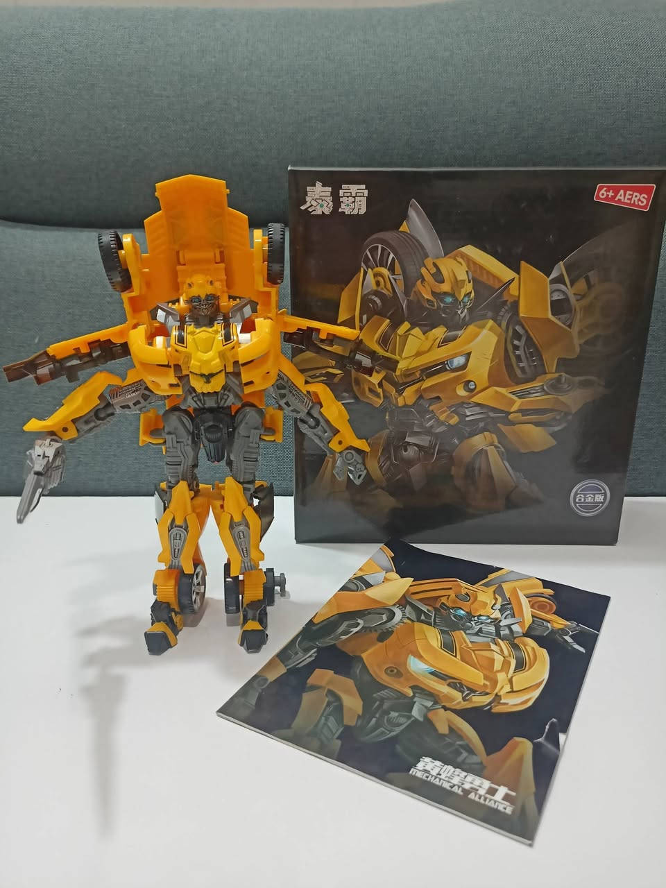Transformers
مجسم بمبلبي يتحول الى سيارة كامل مع الكاتلوج + سيارة اوبتيموس برايم
