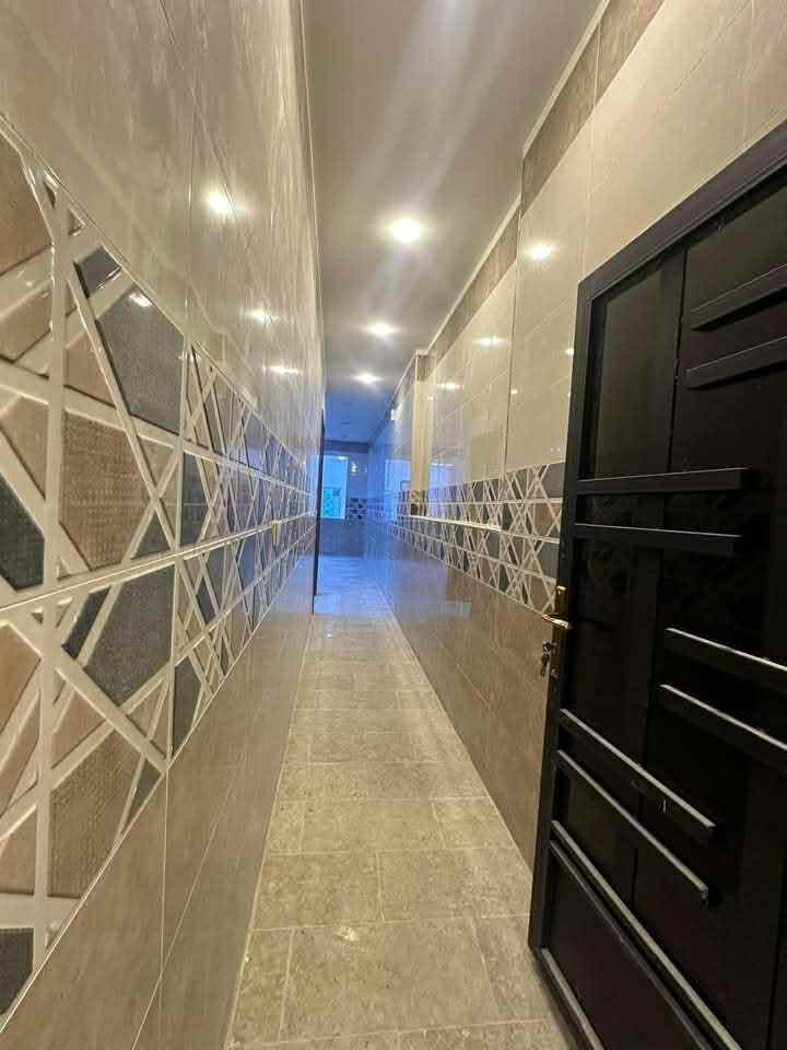 دار حديث زيرو 150 م للبيع سعر مناسب جداااا ومن صاحب البيت مباشرة
يحتوي4 غرف نوم و4 حمامات وصالة كبيرةًومطبخين حار وبارد وحوليات اثنين المطبخ مفتوح على الهول نظام امريكي  ومجهز بكاونتر حديث وسخانات اثنين وتانكيات اثنين حجم كبير /حي الجهاد ديوان المخابرات قرب شارع 60 
***********

نص مكتوب في الصور:
- خاب