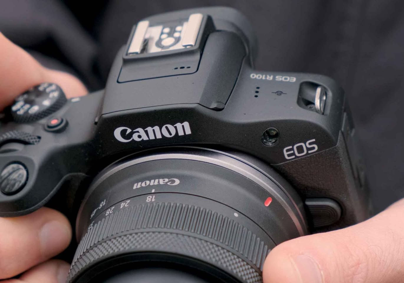 Canon EOS R100 بۆ فرۆشتن For sale 
وەک لۆک وایە کامل ئەشیا، زۆر کەم بەکار هاتووە 
نرخی ٤٥٠ هەزار ، شوێن: هەولێر 
وەتسئەپ 
00964-751 730 8481 أربيل, العراق
