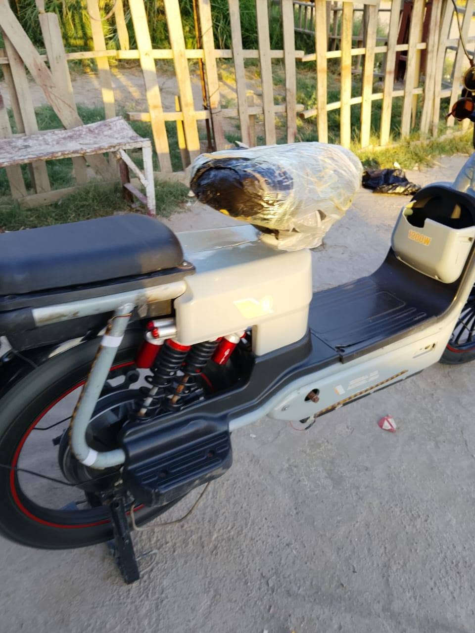 سلام عليكم باسكل شحن نضيف جدآ والبطاريات نضيفة جدد ولسعر 350 وبي مجال  ولمكان ديالى خالص حي العصري ولرقم ***********
