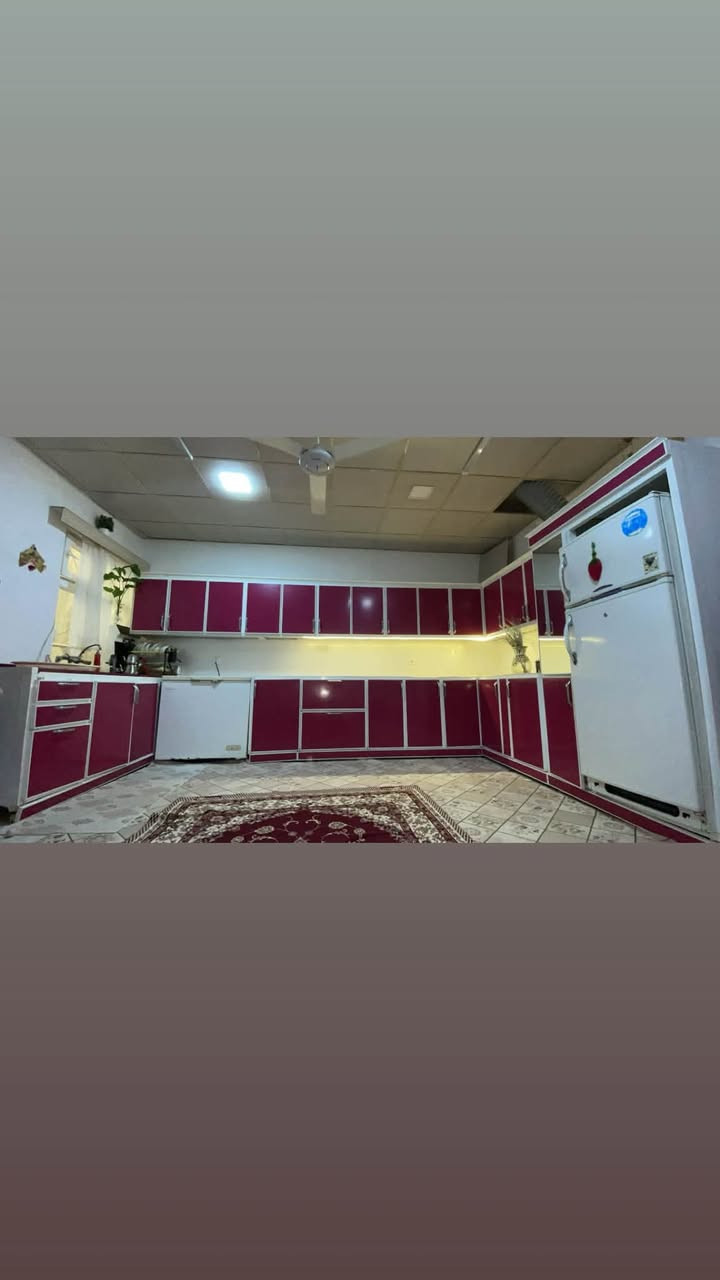 ئەم کەوانتەرە بۆ فرۆشتنە  ئەلەمنیۆمە  کەمێک کۆن بوە بەلام موادەکەی چاکە  ٥ مەتر بۆ ٦ مەترە شوێن سەلاجەی لەگەڵە بۆ نرخی تەلەفون بۆ ئەم ژمارەیە کەن   ***********
