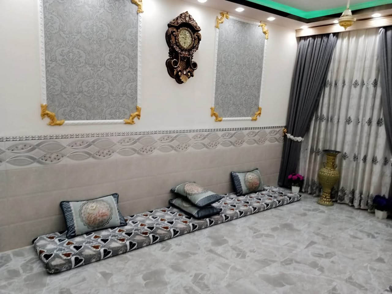 يالله يعلن مكتب الخبير عن وجود بيت طابو زراعي سند 25مساحته 115متر
يحتوي على غرفه مطبخ استقبال صاله صحيات 

موقع الدار الدوب خلف العمارات

السعر. 55مليون بي مجال بصيط

الاتصال ***********
