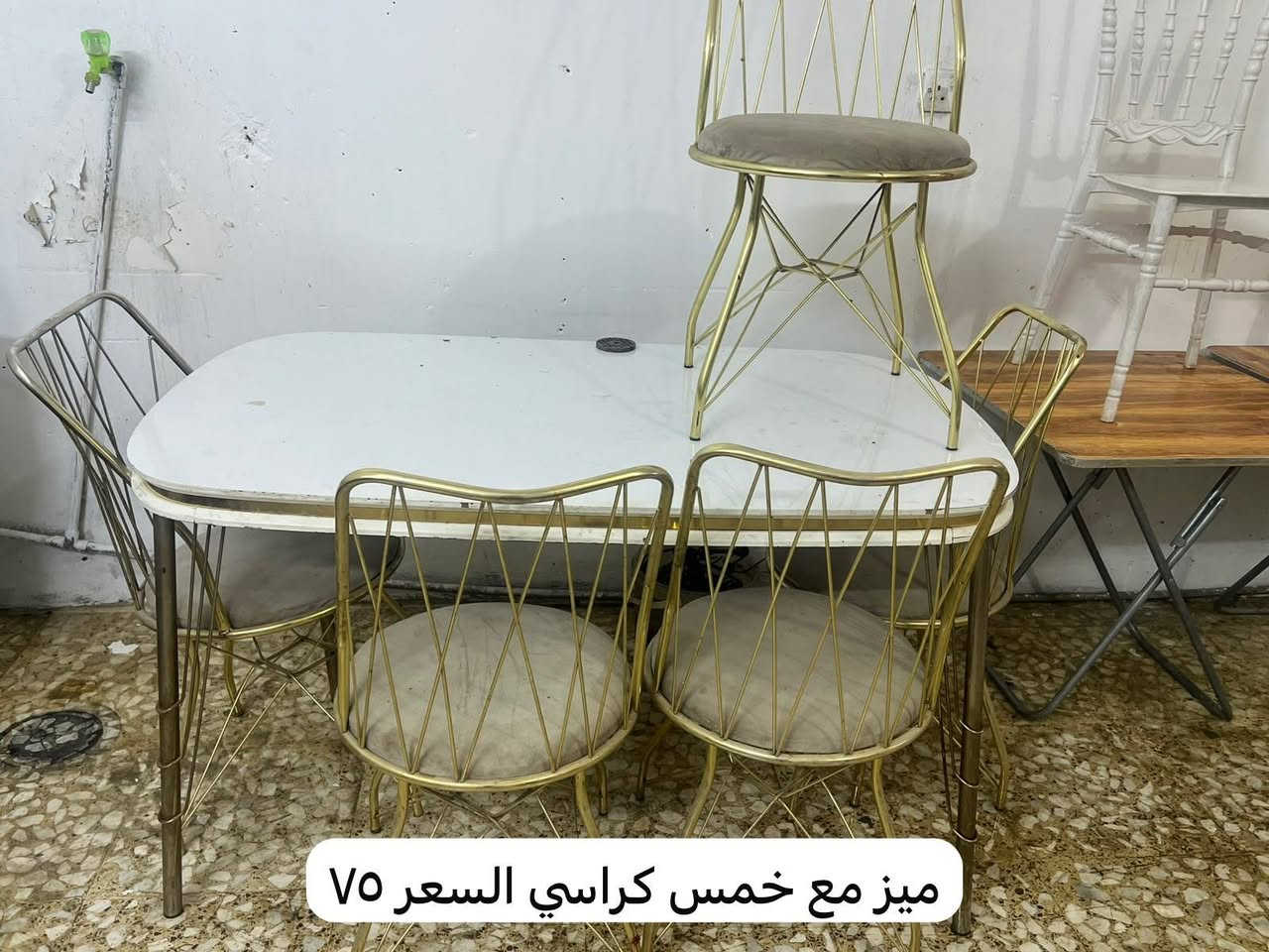 السلام عليكم عندي اغراض مطعم استخدام قليل مكاني بغداد الاتصال على الرقم ***********

نص مكتوب في الصور:
- طباخ السعر ١٢٥
- مجمده السعر ١٢٥
- مترامه السعر ١٧٥
- ميز مع خمس كراسي السعر ٧٥
- ميز عدد اثنين السعر ٥٠
- عارضه
- السعر ١٧٥
- مبرده
- السعر٥٠
- عارضه ستيل السعر ١٥٠
- شوايه دجاج خمسه شيش السعر ٣٥٠
