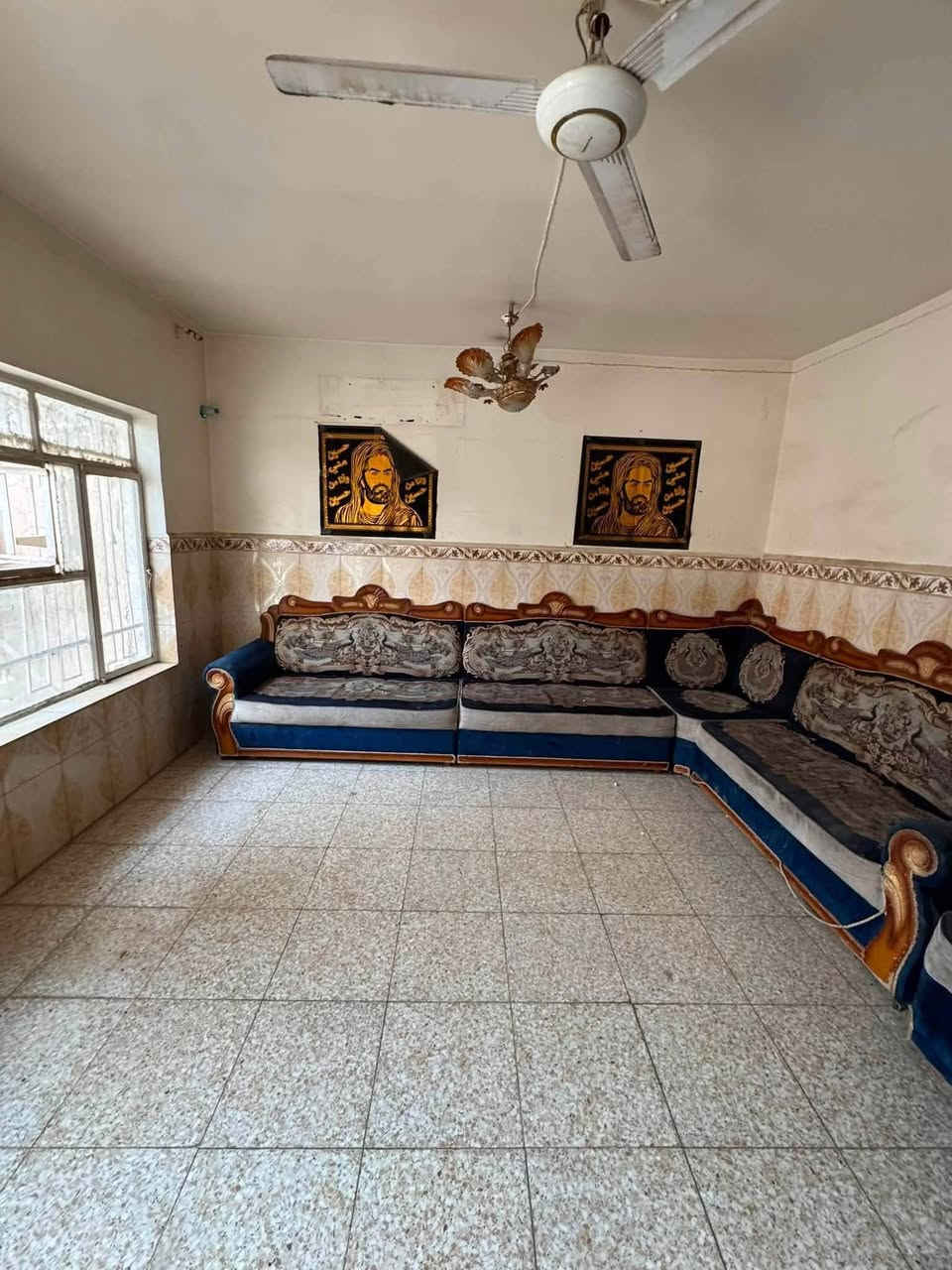 دار الايجار طابقين أربع غرف نوم وكلندور وصاله ومطبخ وصحيات حديقه كراج سياره عنوانه نادر الأولى شارع حسينه حنتوش ايجاره 400 ألف للاستفسار***********
