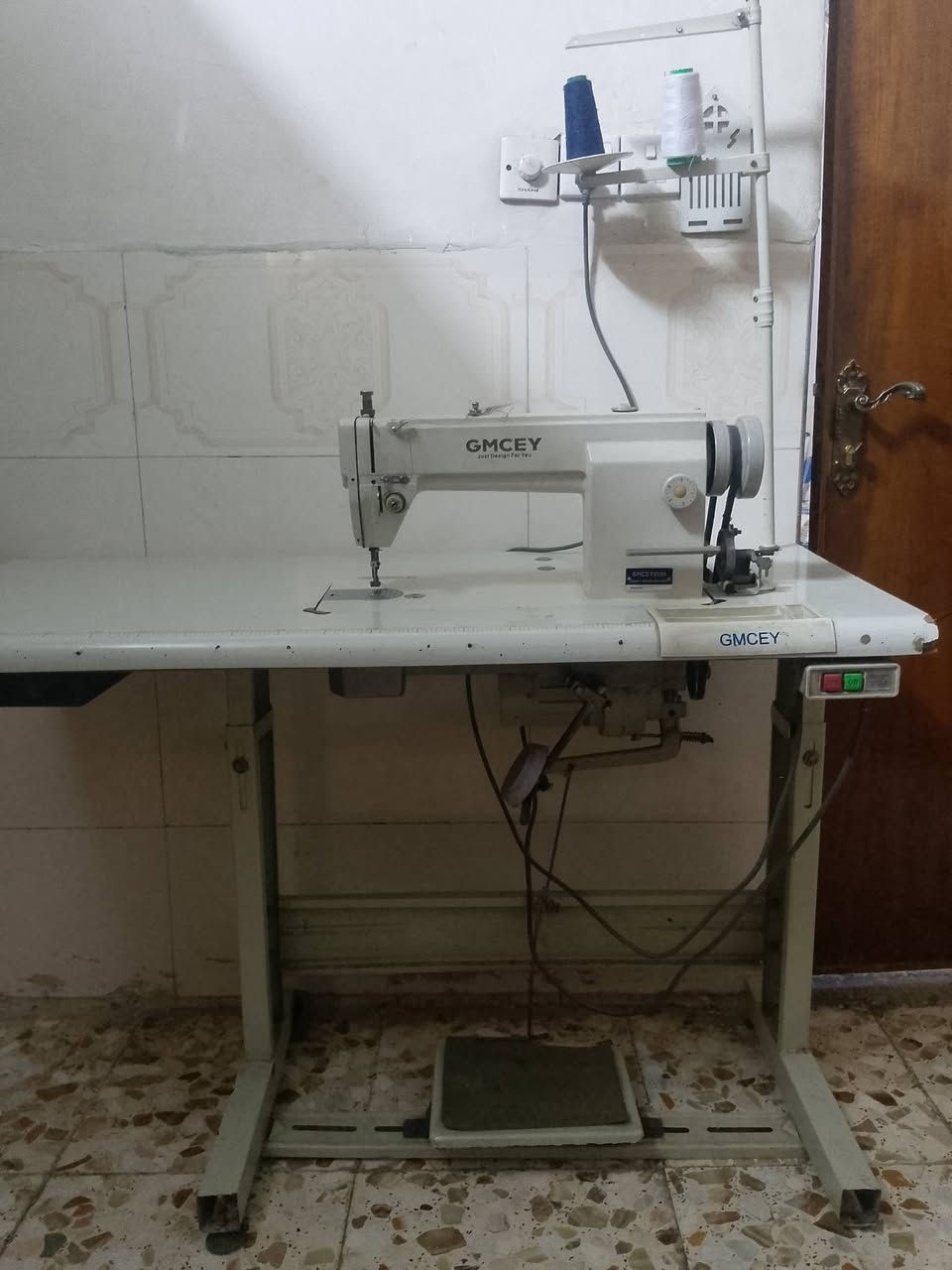 غراض للبيع نظيفات كلش شرط تفحص يله تأخذ مكاني حله المركز مكينة خياطه صناعي تنور كهربائي عجانه كلهن ماركتهن معروفه ***********

