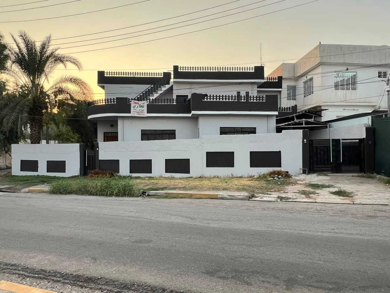� بيت للإيجار – سكني أو تجاري

📍 الموقع: حي الجامعة – قرب المحافظة القديمة
📐 المساحة: 265 م²
🏢 طابقين
⭐ ركن وعلى سايدين

العقار مناسب للسكن العائلي أو الاستخدام التجاري والمكاتب، بموقع مميز وسهل الوصول.

للاستفسار مراجعة مكتب الصباغ لتجارة العقار
📍 حي البريد – مقابل مطعم أبو ليلى

☎️ ***********
☎️ ***********
