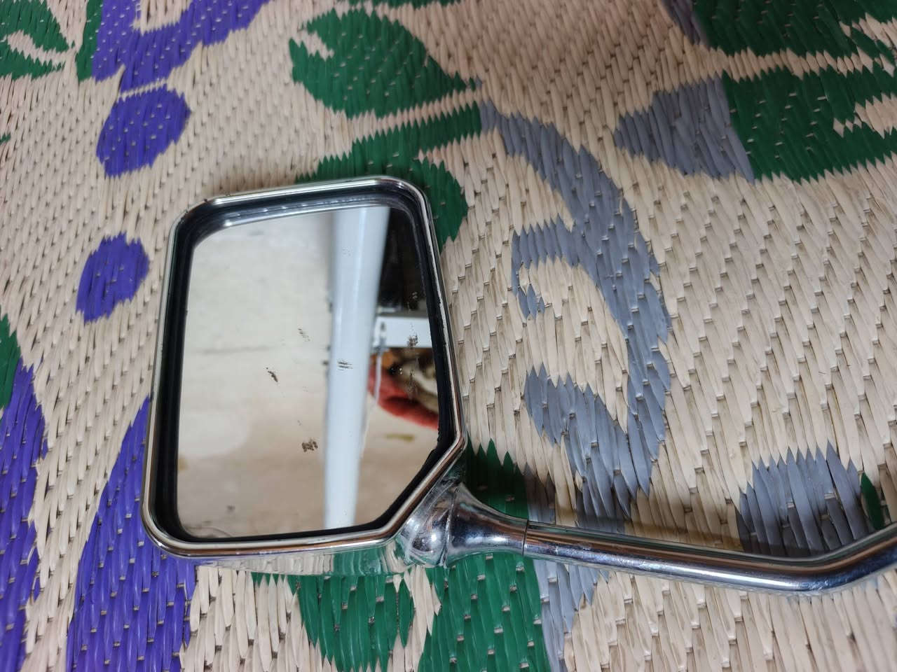 للبيع *********** 
البگ لايت ب6 والمرايه ب3

