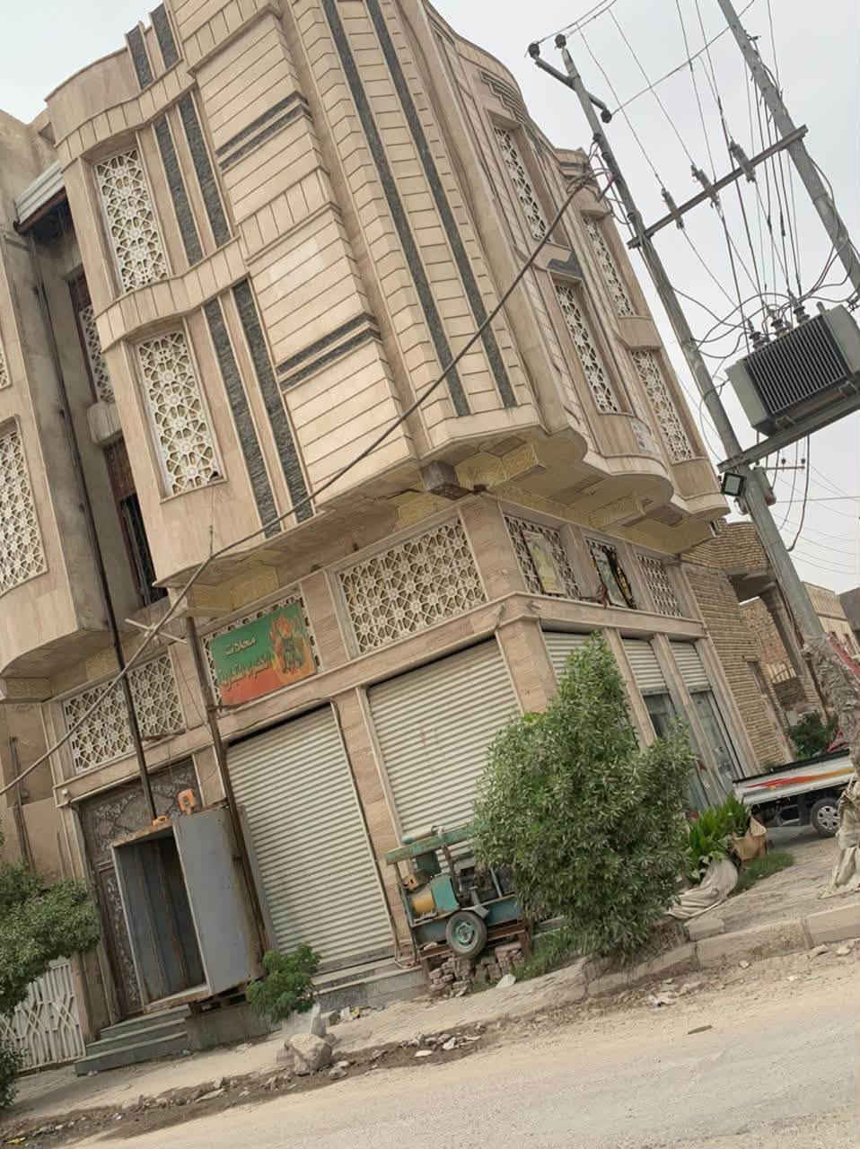 ٣ طوابق ونصف • مكتبين • مصعد