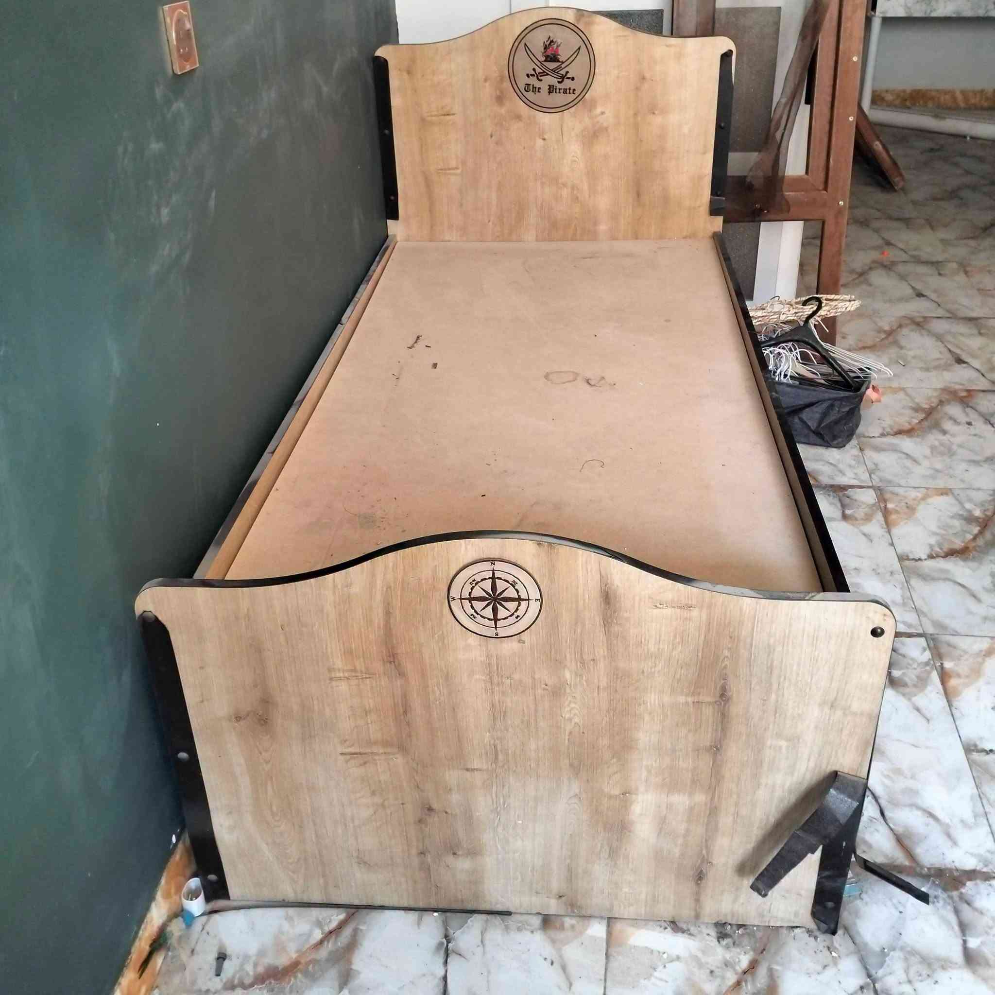السلام عليكم 
غرفه شبابيه 4قطع
سعر200 الشراي يتصل ***********
***********
