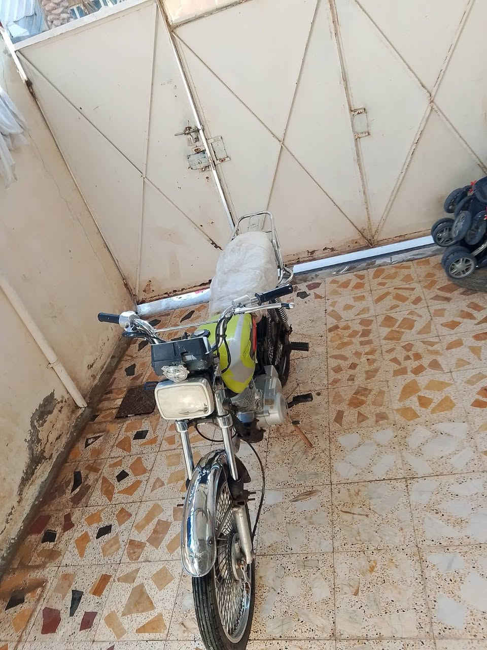 السلام عليكم دراجة للبيع كلة جديد محرك مكفول لا نضوح ولا دخانة نشاط فول تايرات جدد ويالة جدد دراجة كاملة مكاني صويرة حي العمال رقمي ***********
