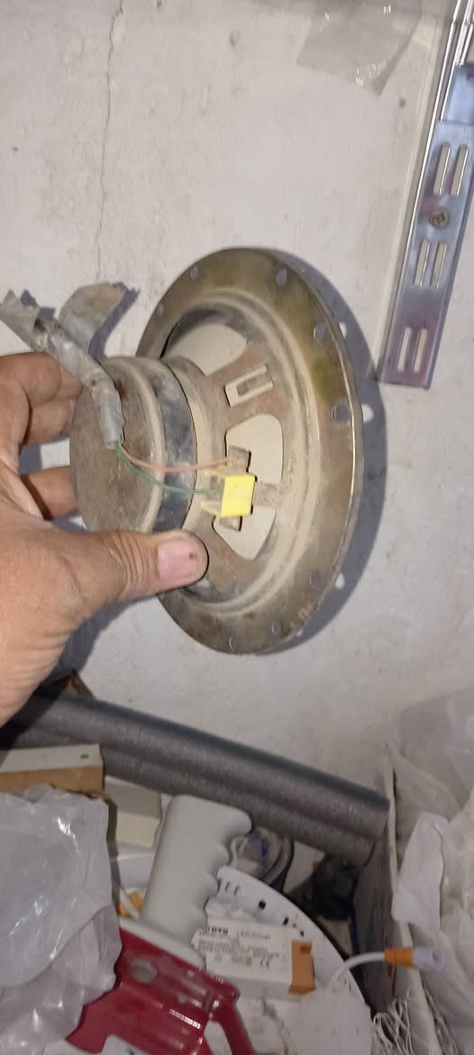 مروحة مزدوجة جديدة ما مستعملة علة الجداحة ٢٥ الف جديدة على
ادوات دوج كلايسر ٩٣ للبيغ حلة سياحي ***********
