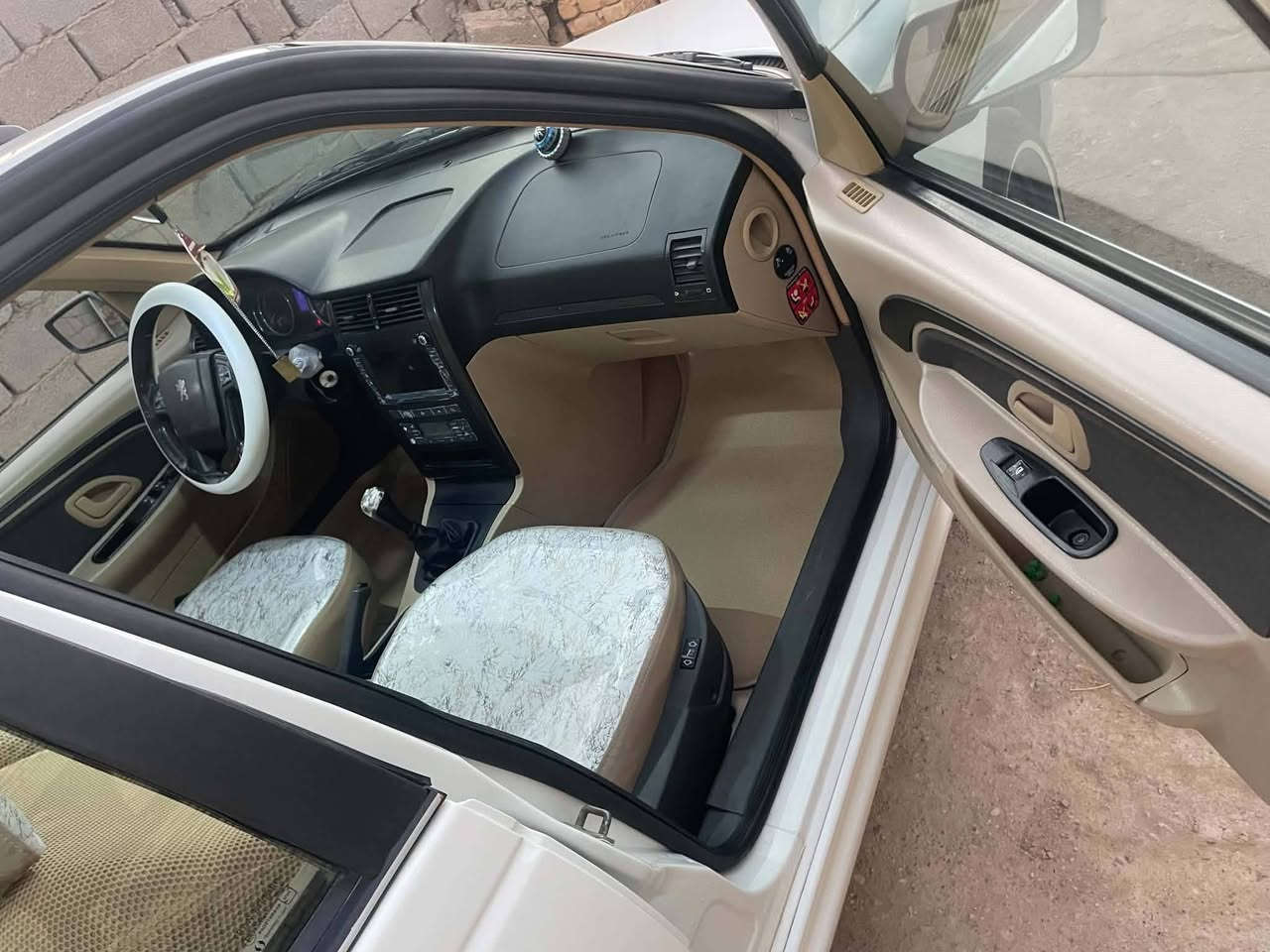 السلام عليكم بيجو بارص موديل 23 ابيض محجوزه سياره كفاله عده الجاملغ الخلفي بي بارد كد شبر يم قبق البانزين السيارة كله على البلاد تخم تاير جديد دوشمه ارضيه وكشنات وجنطه صدر امامي خلفي جديد رقم بغداد شرط وكاله السياره ماشيه 73 مكاني واسط السعر 75 وبيها مجال 
رقمي***********
