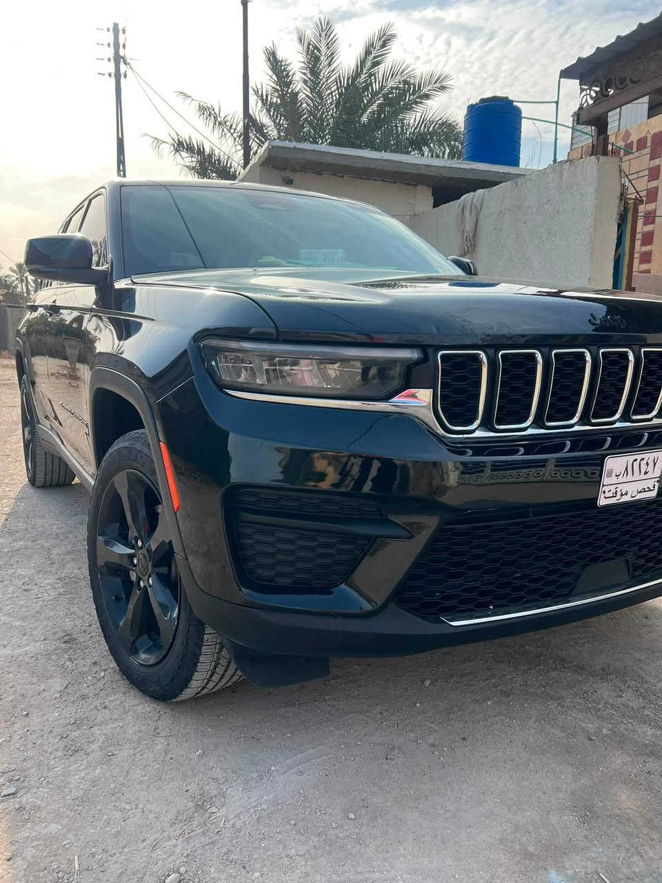 جيب كراند شيروكي لمتد ماكس
بلاك توب معروفة مواصفاتها 
السيارة داخله هزة وطالع رقم بصرة 
باقي فقط فلوس الصك وتنسد لوحات 
السعر : ٢٣٥ 
***********
