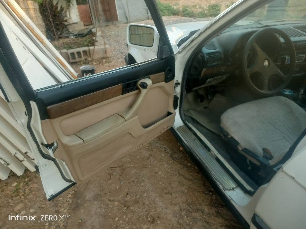 سڵاوی خواتان لێبێت bmw 735 مەکینە فەل گێڕ عادی   زۆر جوان و ڕێک و پێکە سەنەوی ئەسڵی و وەکالەتە  بەرگە درگای لۆک لۆکە  تەقەو ڕەقەی نیە ١ سەرە دەبڵی لای سەیاق ودواوە دەنگی تیایە 
سەیارەکە کاسکێتی سوتاوە ئیشیش ئەکات من بە حسابی بێ مەکینە ئەیدەم بۆ گۆڕینەوە لە سلێمانیم 
*********** السليمانية, العراق
