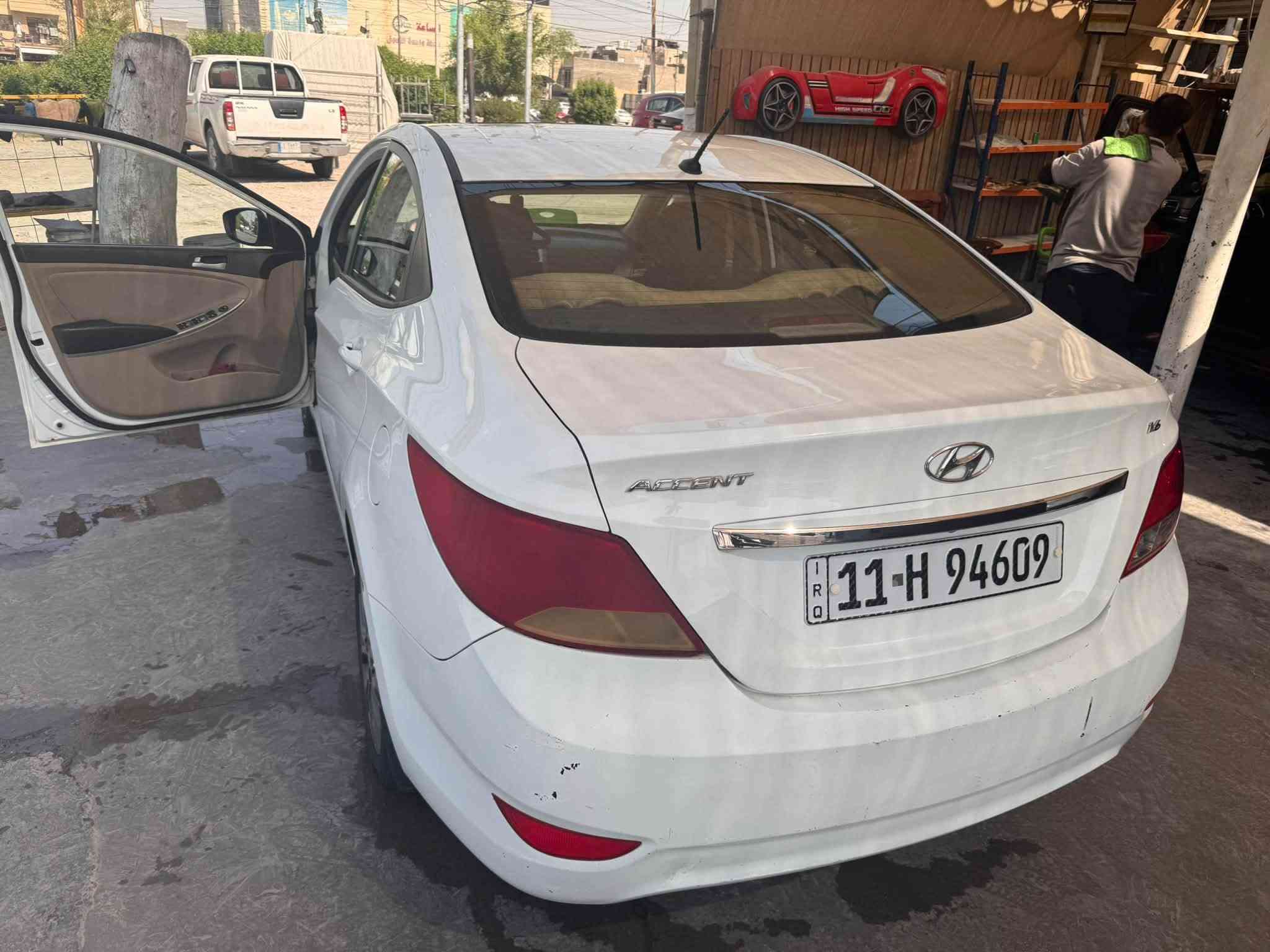 اكسنت 2016باسمي خليجية بيه قطعة صبغ بالجاملغ وشوية بالباب اثر ضربة خفيفة نتيجة سمكري خربه الية وصبغته جانت تصلح ع بارد مكينة 1600سيارة فول مواصفات خير من الله 
تبريد حلوو تخم تاير جديد ماشية 84 الف كيلوو  مكانه بغداد الغزالية 
***********
