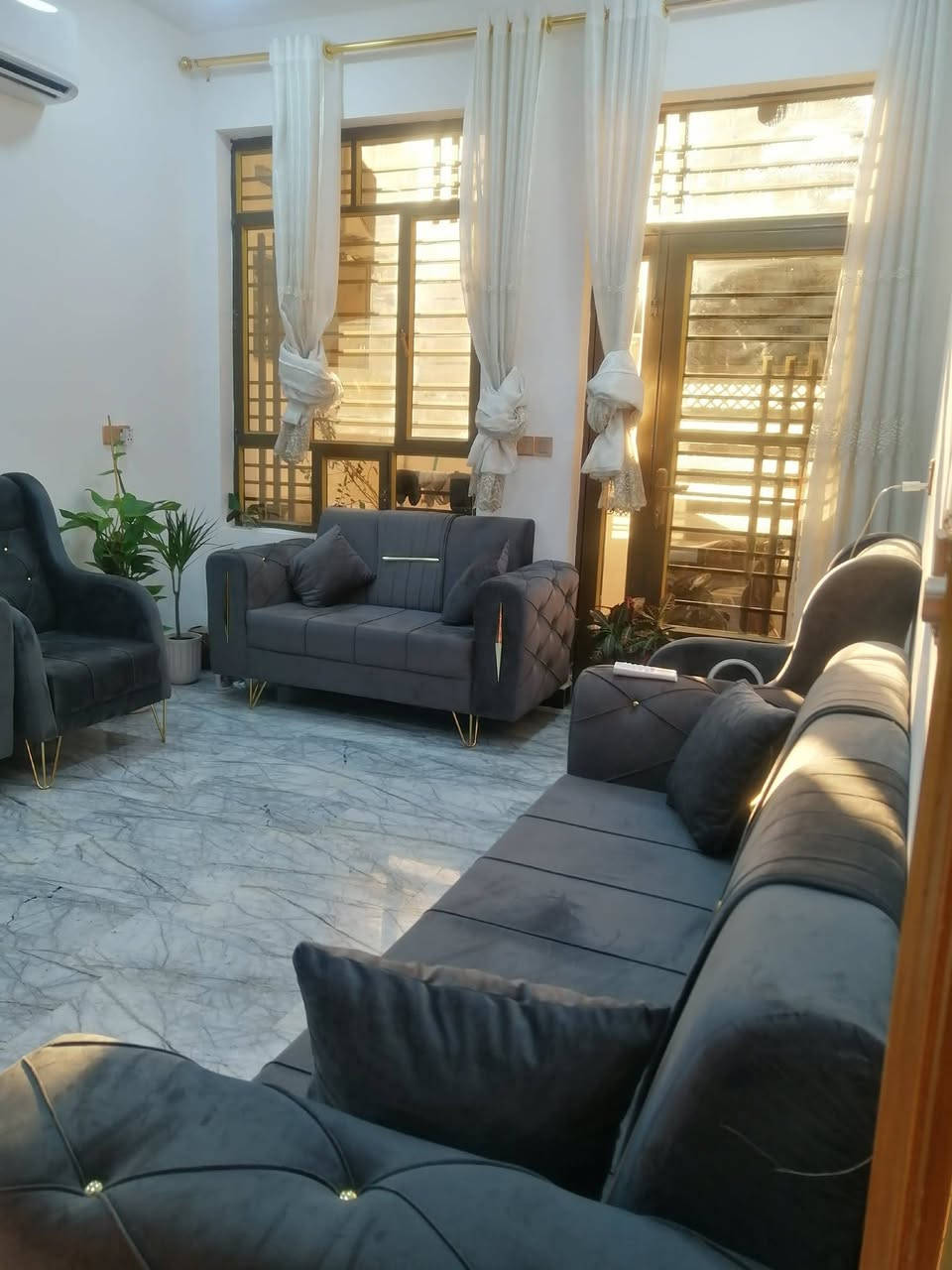 السلام عليكم
بيت للبيع مساحه 50م
واجه 5 والنزال10
يحتوي على استقبال وصاله ومطبخ وخدمات والطابق الثاني يحتوي على غرفه
عنوان: حي اور قرب حسينية المصطفى
للاستفسار:***********
***********
مكتب الفهد للعقار مجاور ثانويه يافا للبنات
