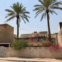أرض ٣٠٠م • واجهة ١٥م • البنوك شارع المطاعم