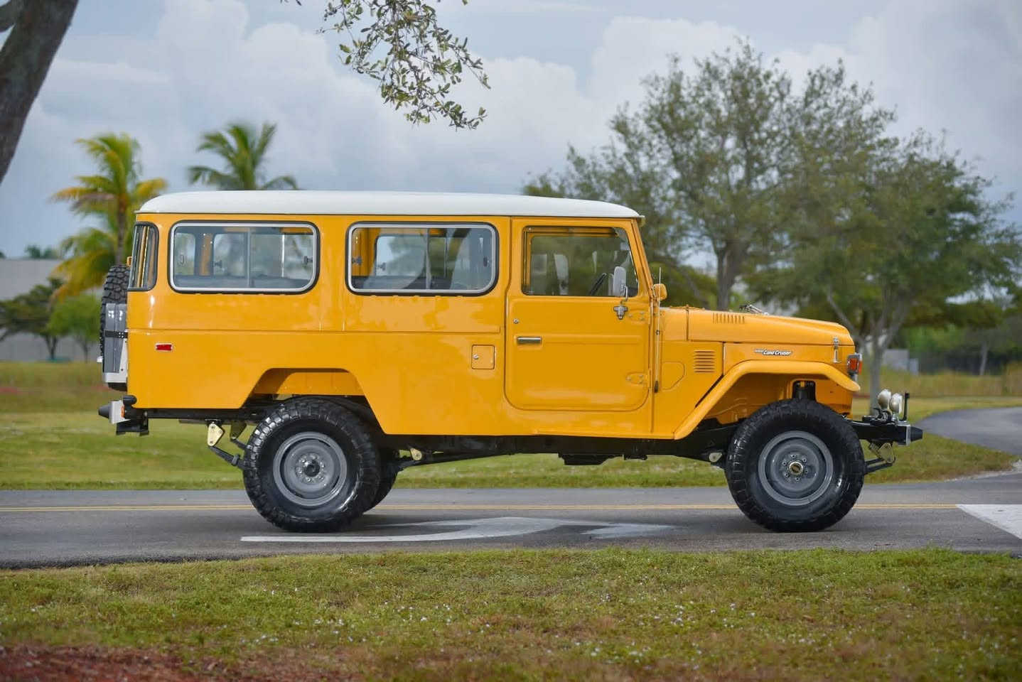 لاندكروزر FJ43 • كلاسيك • تويوتا