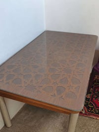 ميز بدون كراسي • للبيع