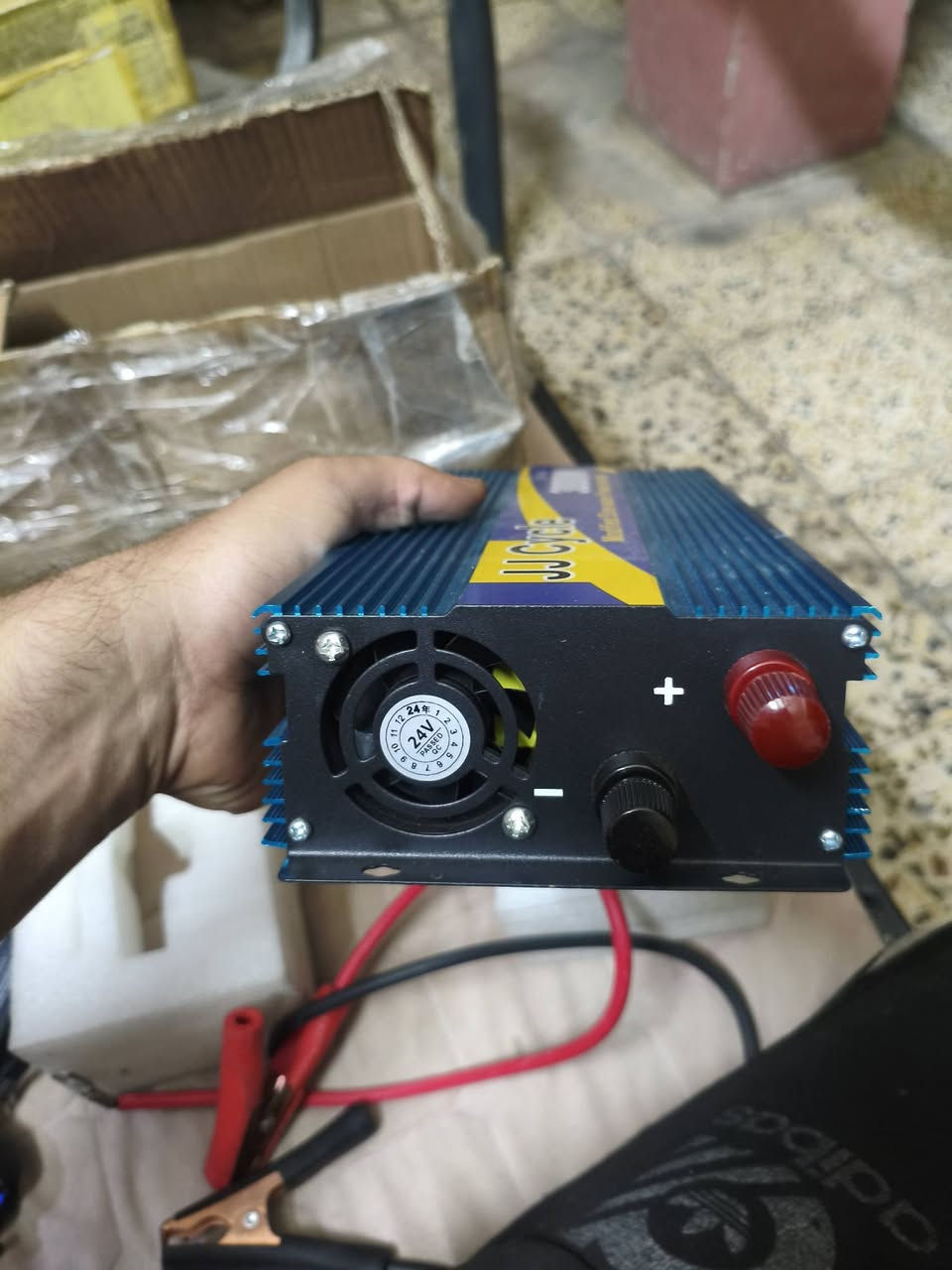 عاكسة 3000W/V24
جديدة غير مستخدمة كامل ملحقات سعر 90الف
