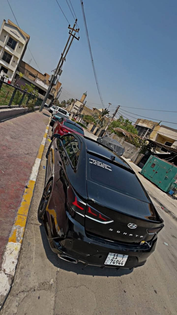 السلام عليكم سوناتا  موديل 2018 سبورت فول موصفات تحكمات جهتين شاشه جبيرة رادارات جانبيه عدادات سبورت ستيرن حرف D  وبعد بيها هواي مواصفات وارد امريكي بيها جاملغات خلفيه ثنين وقبغ جنطه بدون دواخل وبدون ايرباك السياره نظيفه وكامله و مابيها اي نقص مكانها الدورة شارع ابو طياره للاستفسار  *********** بغداد, العراق
