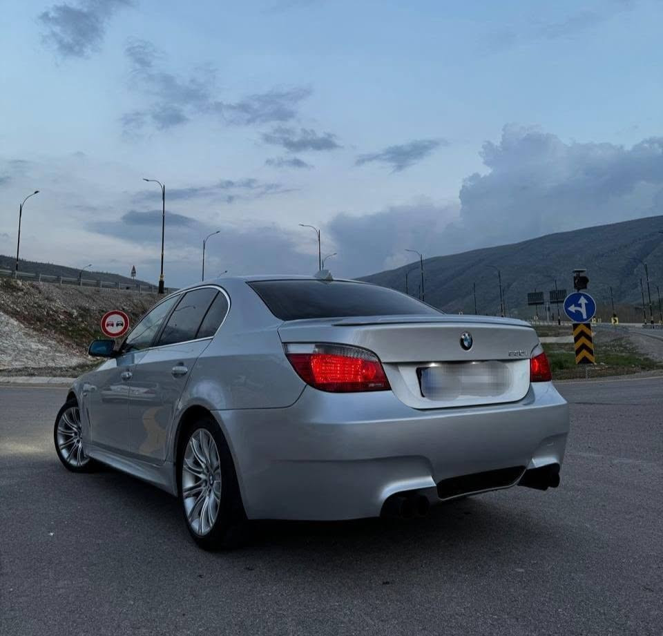 BMW M 2006sport
بی ئێم 2006 ، مەکینە 530i ، منفیس اسلی غرامە بەشەرت ، دینار مەسرەفی تێدانیە نموونەیە لەجوانی ، نرخی 85ورقە
ژ.م/***********
