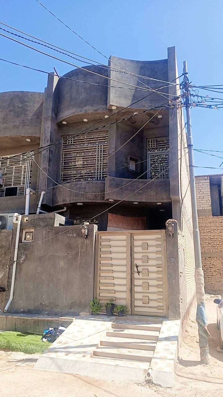 سلام عليكم بيت رهن 100متر طابقين يحتوي عل 3غرف واستقبال وصاله وتخاريج  ومطبخ السعر 29 حي النداء منطقه 54 شارع مجمعات الاستفسار رقم هاتف ***********

