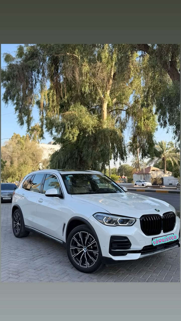 السلام عليكمBmw  X5 XDrive
للبيع 
موديل 2022
الممشى 70 الف 
المواصفات 
داخل ابيض بلادي 
شاشه كبيره 
داتشو 
رادارات فول
بنوراما روز الوان 
بردات خلفيه 
كشنات كهرباء تدفئه + خزن ميموري
كير كرستال 
لايتات ليزري 
صندوق كهرباء 
الحادث بنيد فقطط بدون اي دواخل وبدون اي ايرباك 
ملاحظة سيرفس كامل بدون اي مسج 
مكان بغداد الكاظميه 
للاستفسار الاتصال ***********

